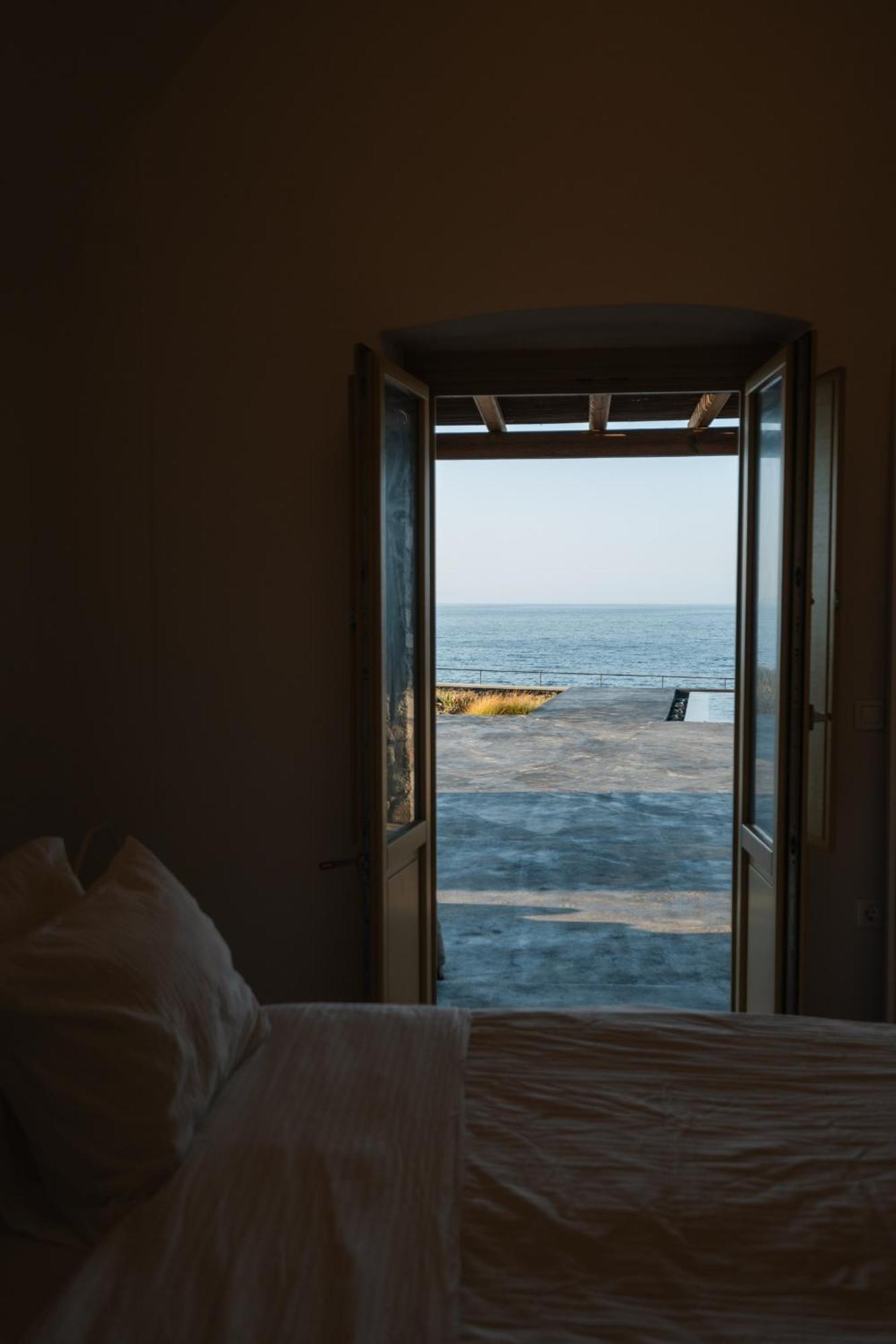 Colombos Beachfront Foinikiá Zimmer foto